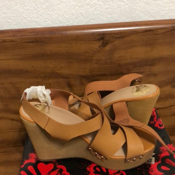 Fergie Lauren Wedges Platform Sandals - Picture 4 of 6